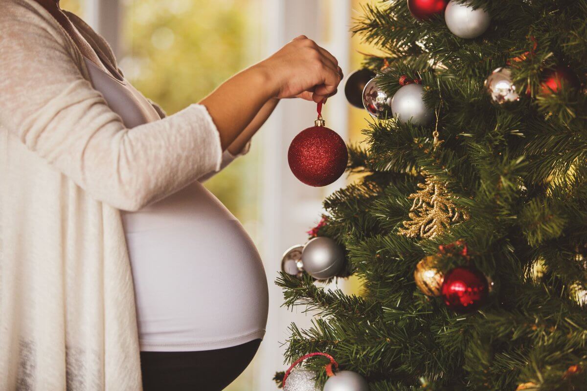 4 Tips for Pregnant Surrogates During the Holidays